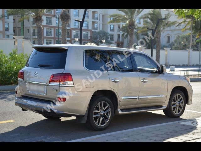 2015 لكزس إل إكس 570 اس