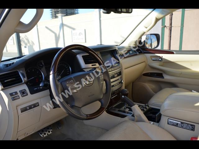 2015 لكزس إل إكس 570 اس