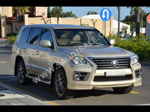 2015 لكزس إل إكس 570 اس