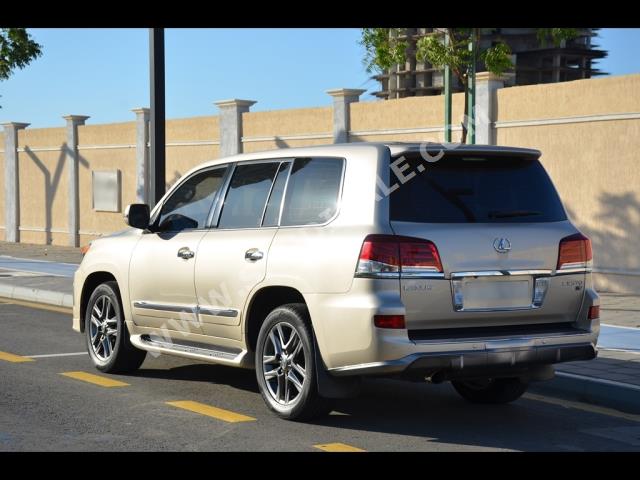 2015 لكزس إل إكس 570 اس