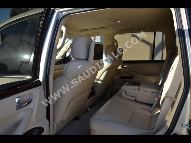 2015 لكزس إل إكس 570 اس