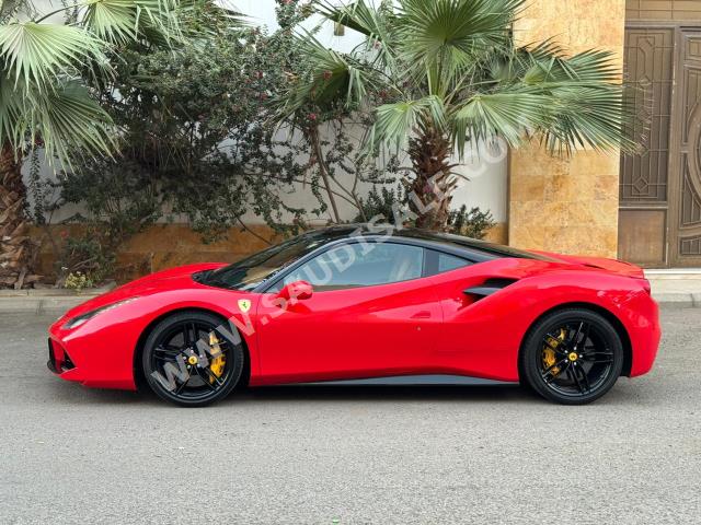 2017 فيراري 488 جي تي بي