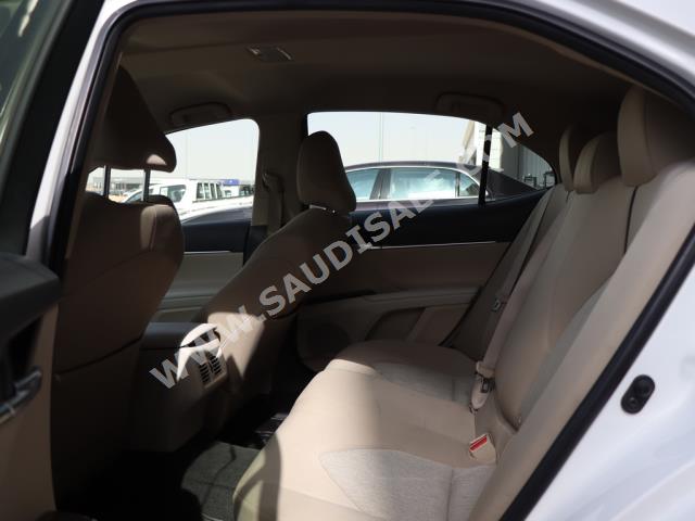 2019 تويوتا كامري ال اي