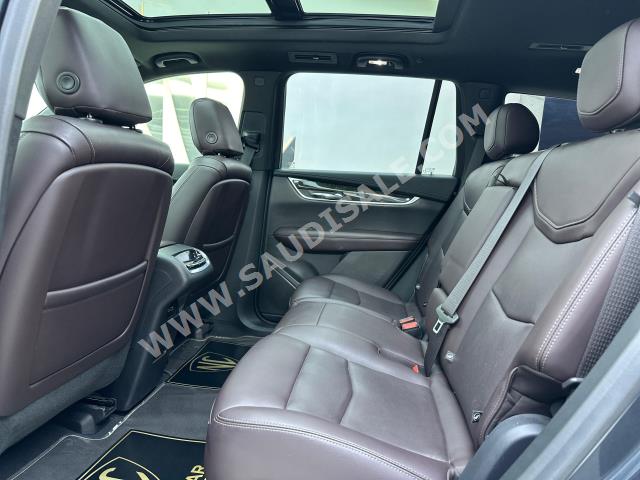 2021 كاديلاك اكس تي 6