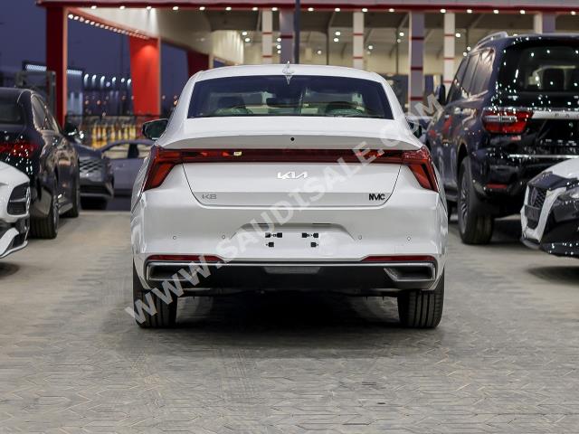 2022 Kia K8