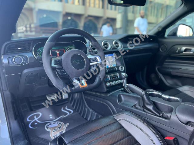 2021 فورد موستانغ ماك 1