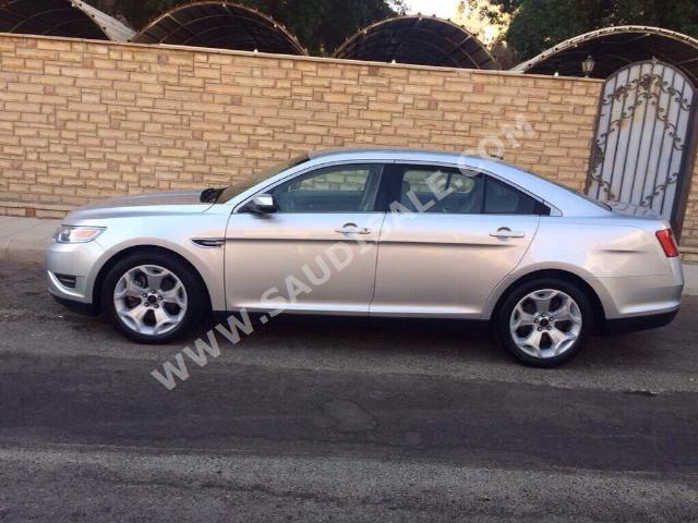2010 Ford Taurus