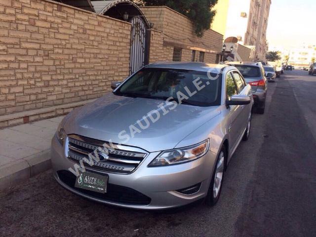 2010 Ford Taurus