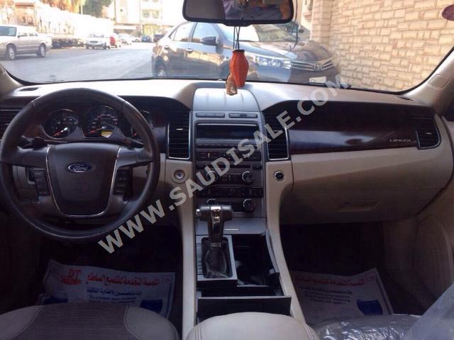 2010 Ford Taurus