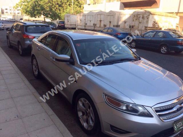 2010 Ford Taurus