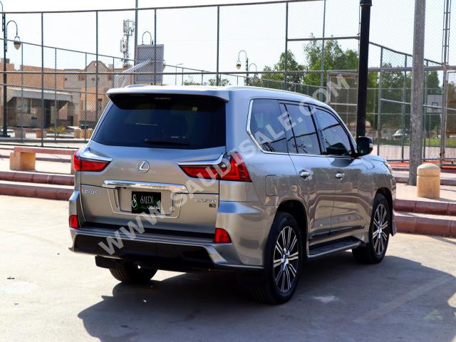 2018 لكزس إل إكس 570 اس