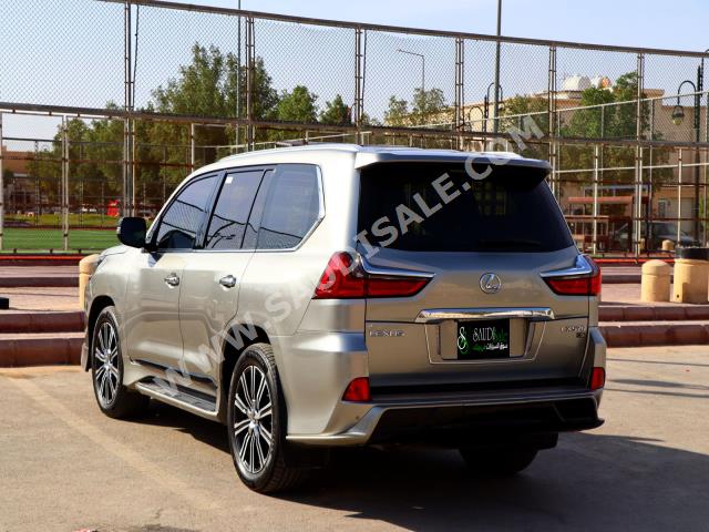 2018 لكزس إل إكس 570 اس