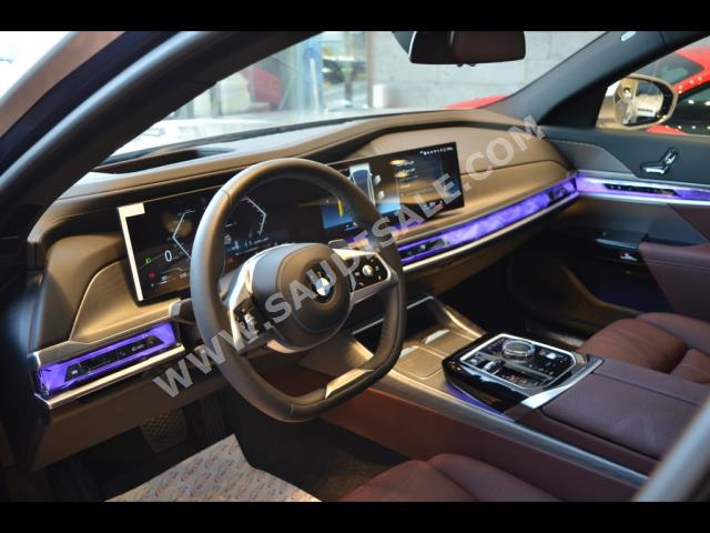 2023 بي ام دبليو الفئة السابعة 735 إل أي