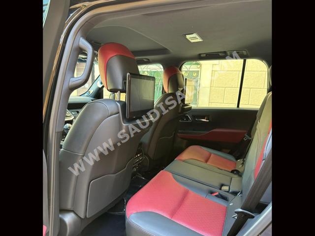 2023 تويوتا لاند كروزر جي ار سبورت