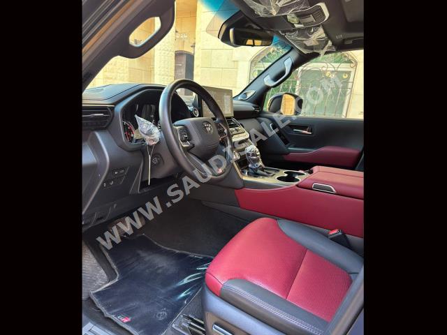 2023 تويوتا لاند كروزر جي ار سبورت