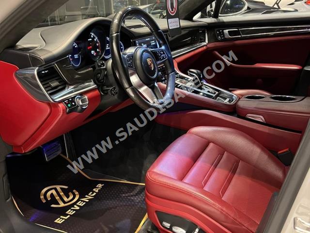 2018 بورش بانميرا توربو