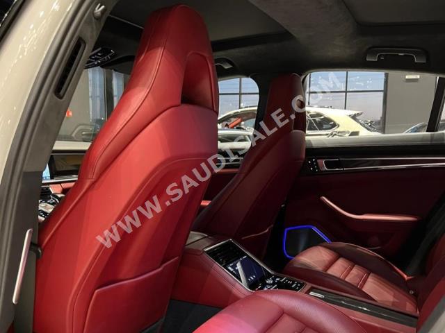 2018 بورش بانميرا توربو