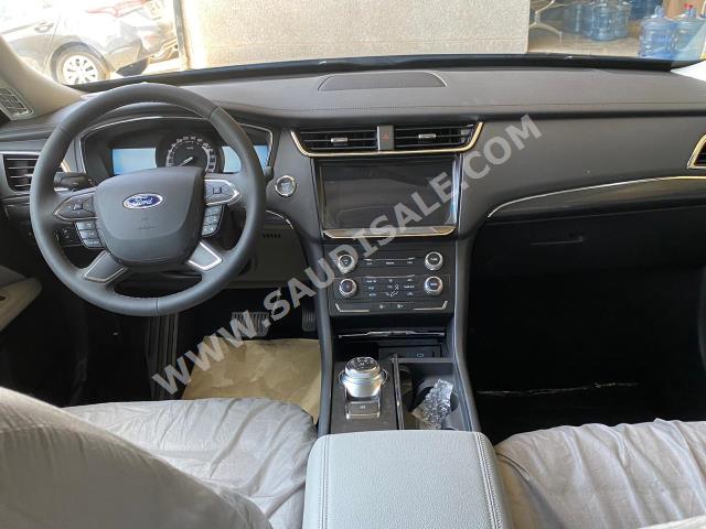 2020 Ford Taurus