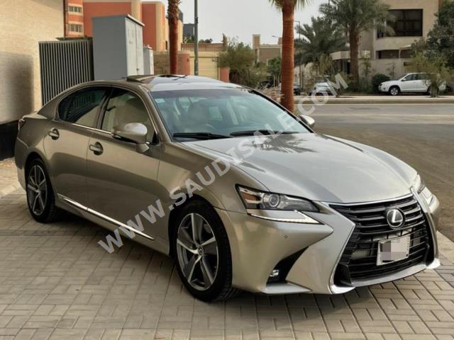 2019 لكزس جي إس 350