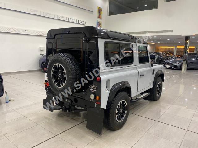 2016 لاند روفر ديفيندر 90