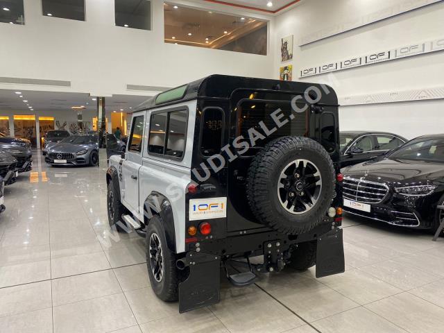 2016 لاند روفر ديفيندر 90