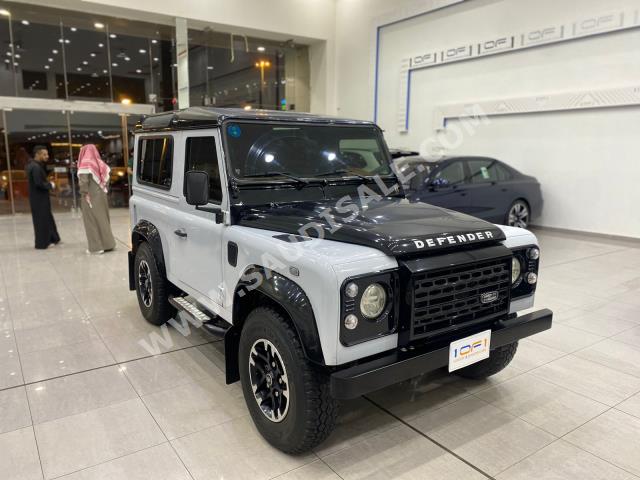 2016 لاند روفر ديفيندر 90