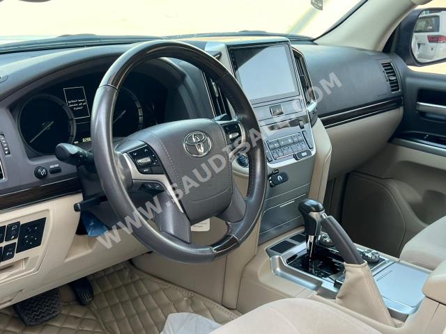 2021 تويوتا لاند كروزر في اكس ار