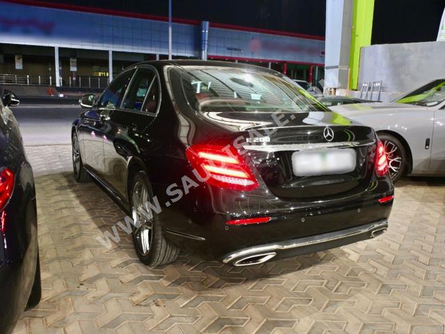 2017 مرسيدس - بنز إي 200 أي إم جي