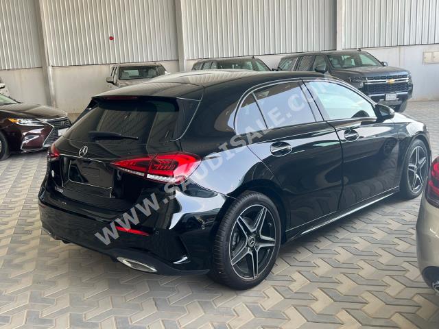 2022 مرسيدس - بنز أي 200