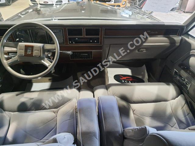 1989 لنكولن تاون كار