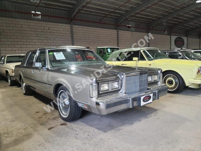 1989 لنكولن تاون كار