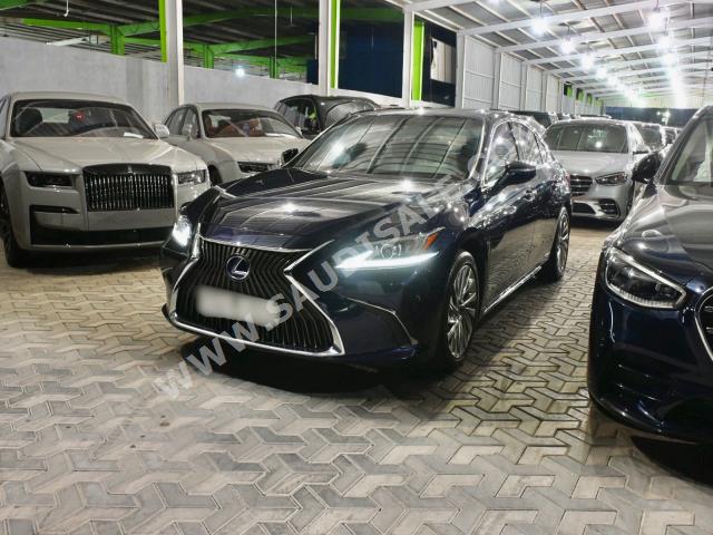 2021 لكزس إي إس 300إتش