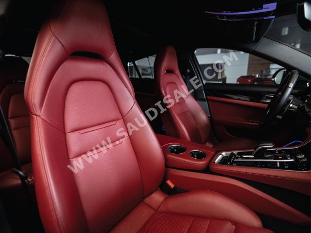 2019 Porsche Panamera 4S