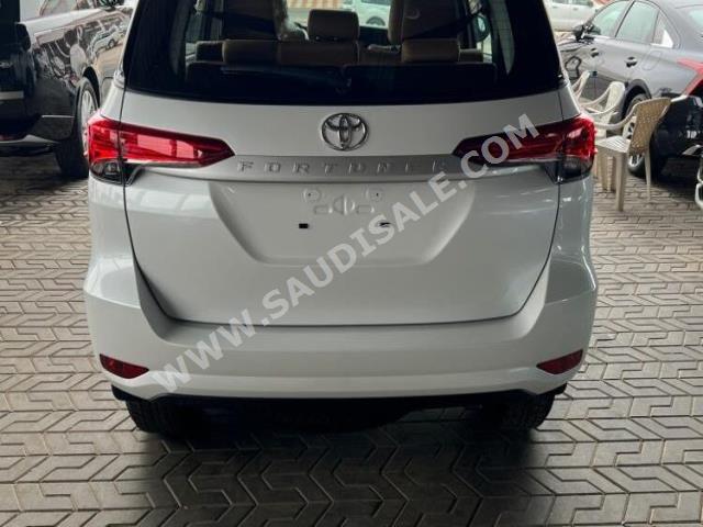 2023 تويوتا فورشنر جي اكس