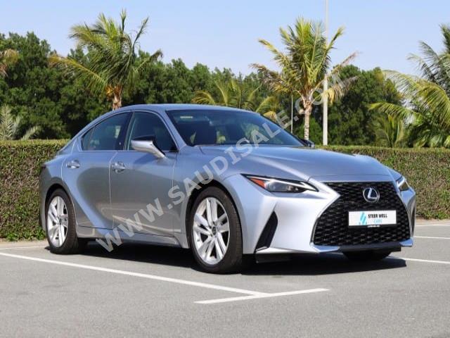 2022 لكزس آي إس 300