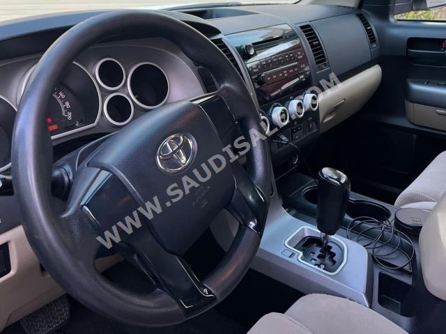 2016 تويوتا سكويا