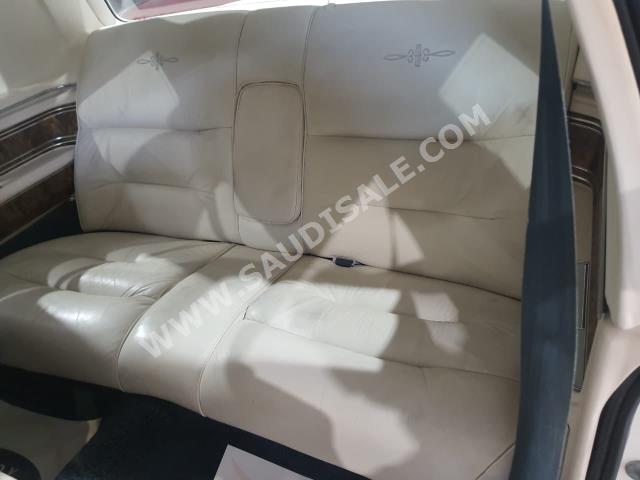 1989 لنكولن تاون كار