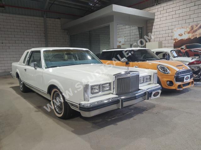 1989 لنكولن تاون كار