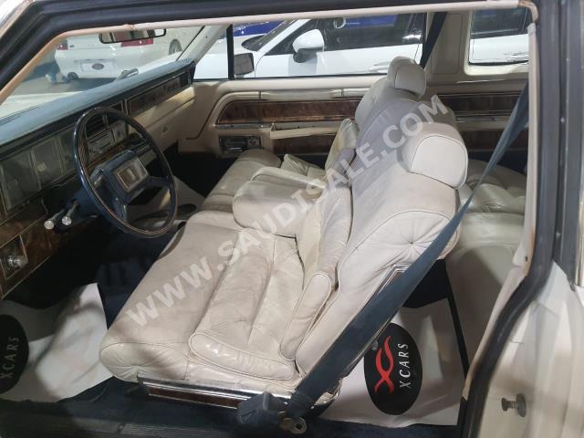 1989 لنكولن تاون كار