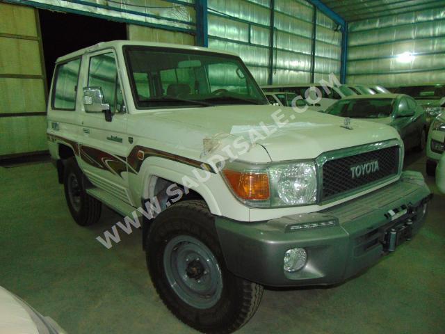 2015 تويوتا لاند كروزر ربع