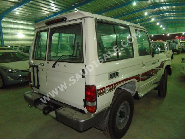 2015 تويوتا لاند كروزر ربع