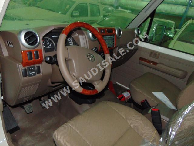 2015 تويوتا لاند كروزر ربع