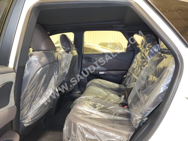 2024 لكزس أر إكس 350