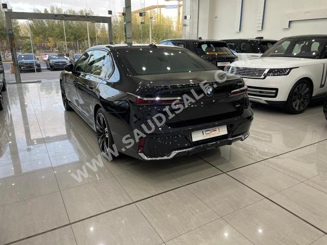 2023 بي ام دبليو الفئة السابعة 735 إل أي