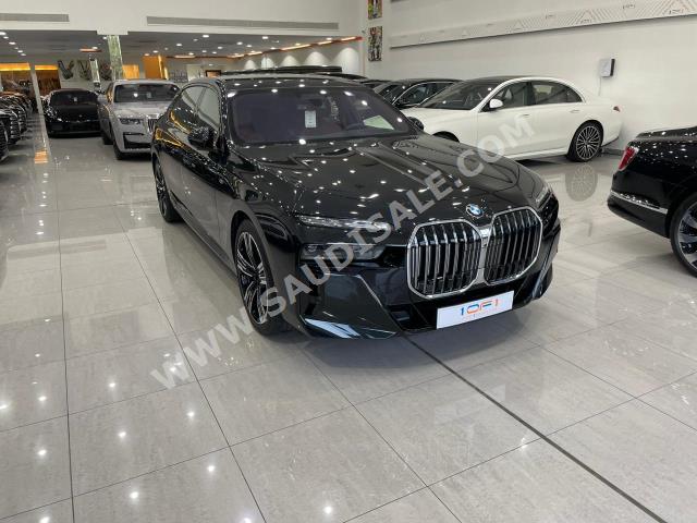 2023 بي ام دبليو الفئة السابعة 735 إل أي