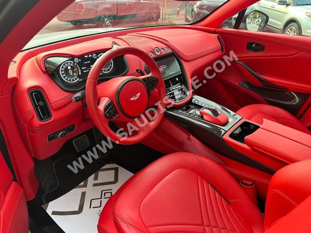 2021 استون مارتن دي بي اكس