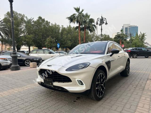 2021 استون مارتن دي بي اكس