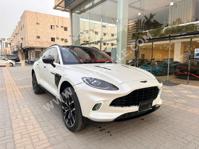 2021 استون مارتن دي بي اكس