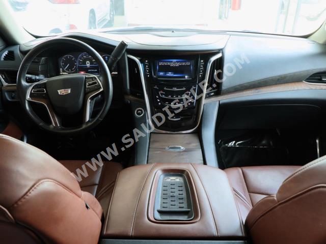 2015 كاديلاك اسكاليد