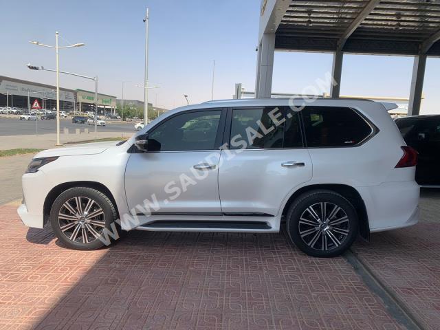 2020 لكزس إل إكس 570 اس